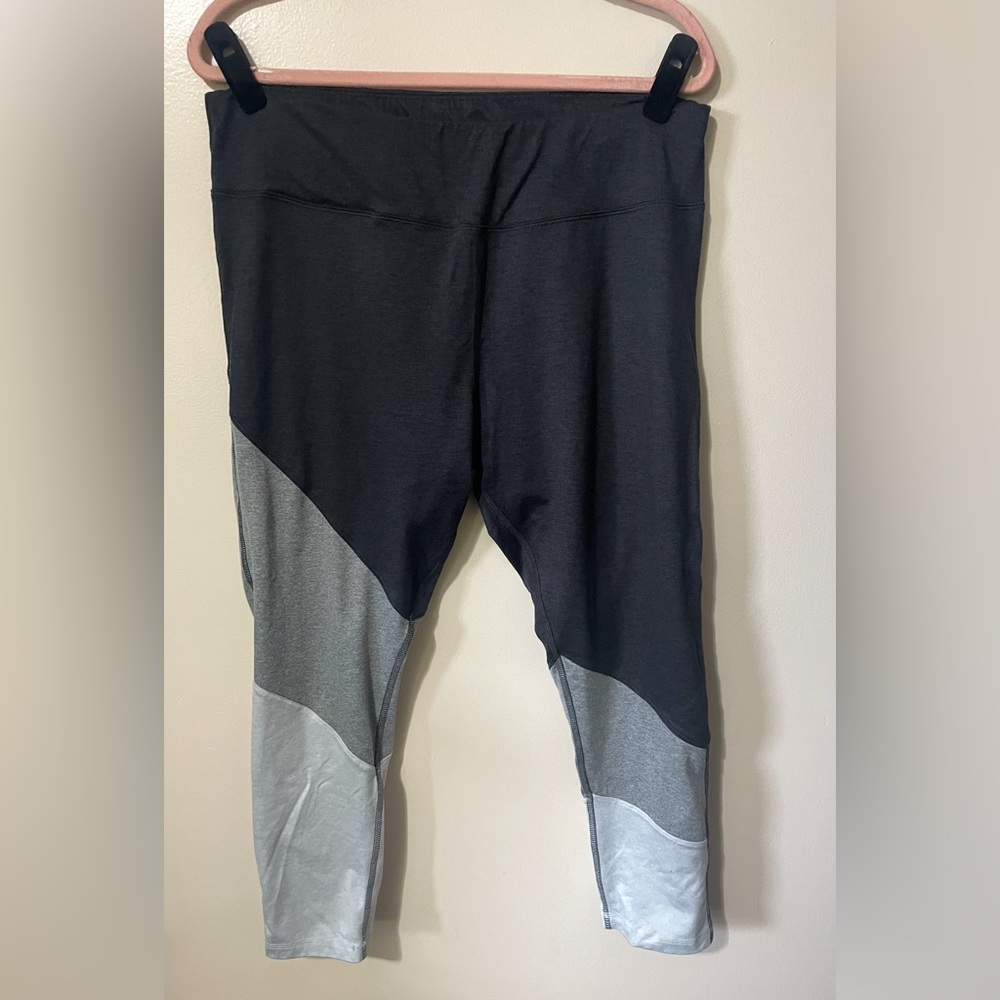 Avia Black and Gray Colorblock Leggings